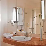 Wyndham Garden Stadtschloss Hotel 4*