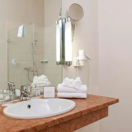 温德姆奎德林堡花园酒店 酒店