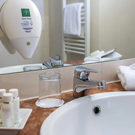 Отель Wyndham Garden Stadtschloss 4*