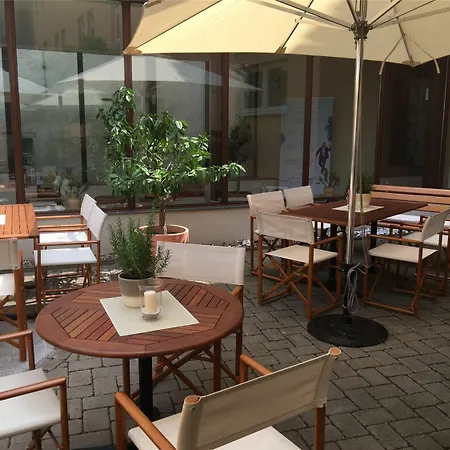 Wyndham Garden Stadtschloss Отель